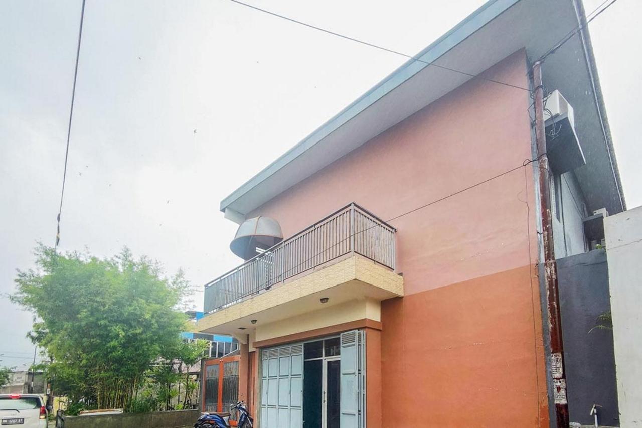 Chandra Graha Guesthouse Palu Esterno foto