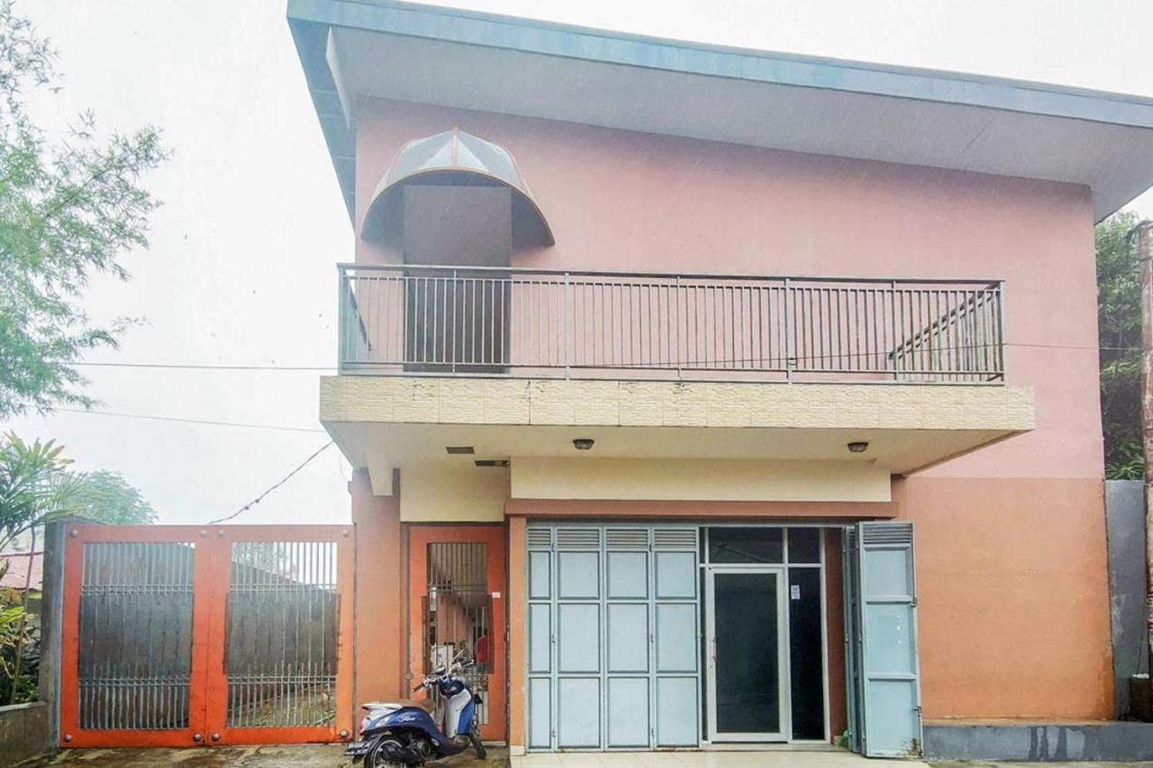 Chandra Graha Guesthouse Palu Esterno foto